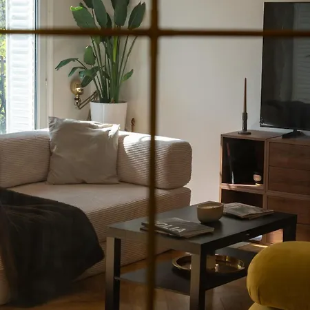 Spacious Designer Near Montmartre * Paris