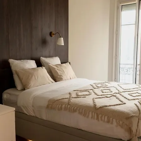 Spacious Designer Near Montmartre Apartment *