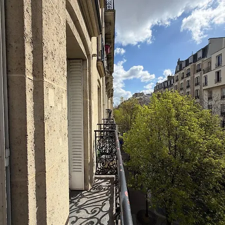 Apartment Spacious Designer Near Montmartre