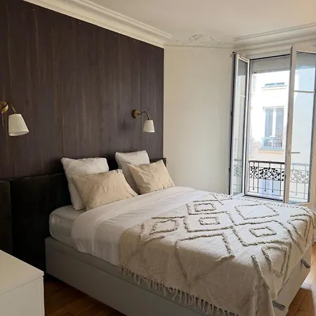 Apartment Spacious Designer Near Montmartre
