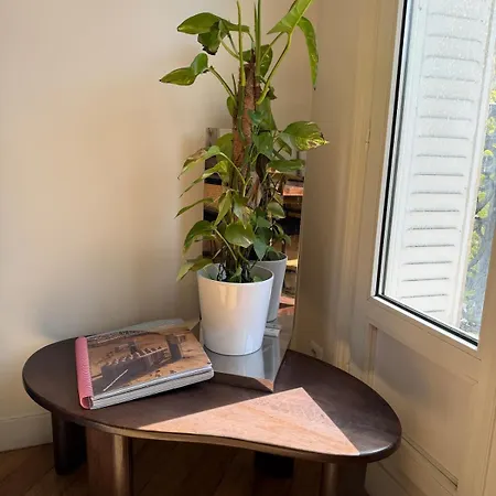 Spacious Designer Near Montmartre Paris